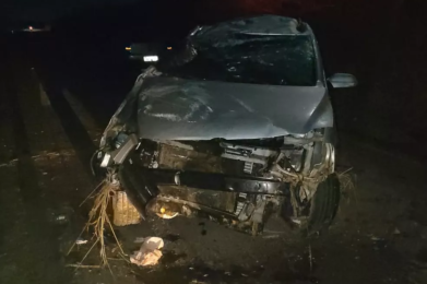 Três pessoas ficam feridas após carro capotar na BR-146, em Serra do Salitre - Foto: Divulgação/Polícia Militar Rodoviária