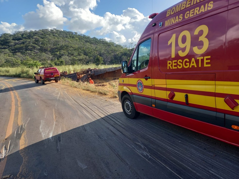 Homem morre e outro fica ferido após acidente na LMG-628, em Unaí - Foto: Divulgação/CBMMG