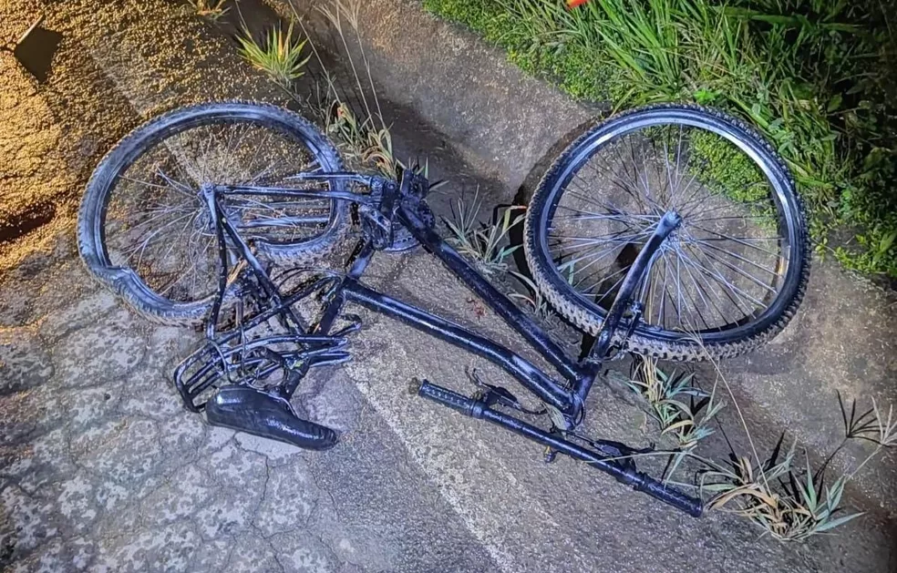 Homem morre após batida entre carro e bicicleta na MG-184 entre Alterosa e Areado - Foto: Divulgação/Polícia Rodoviária Federal