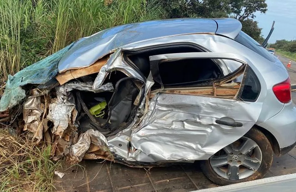 Motorista morre e três pessoas ficam feridas após acidente na MG-420 em Pompéu – Foto: Divulgação/PMRv