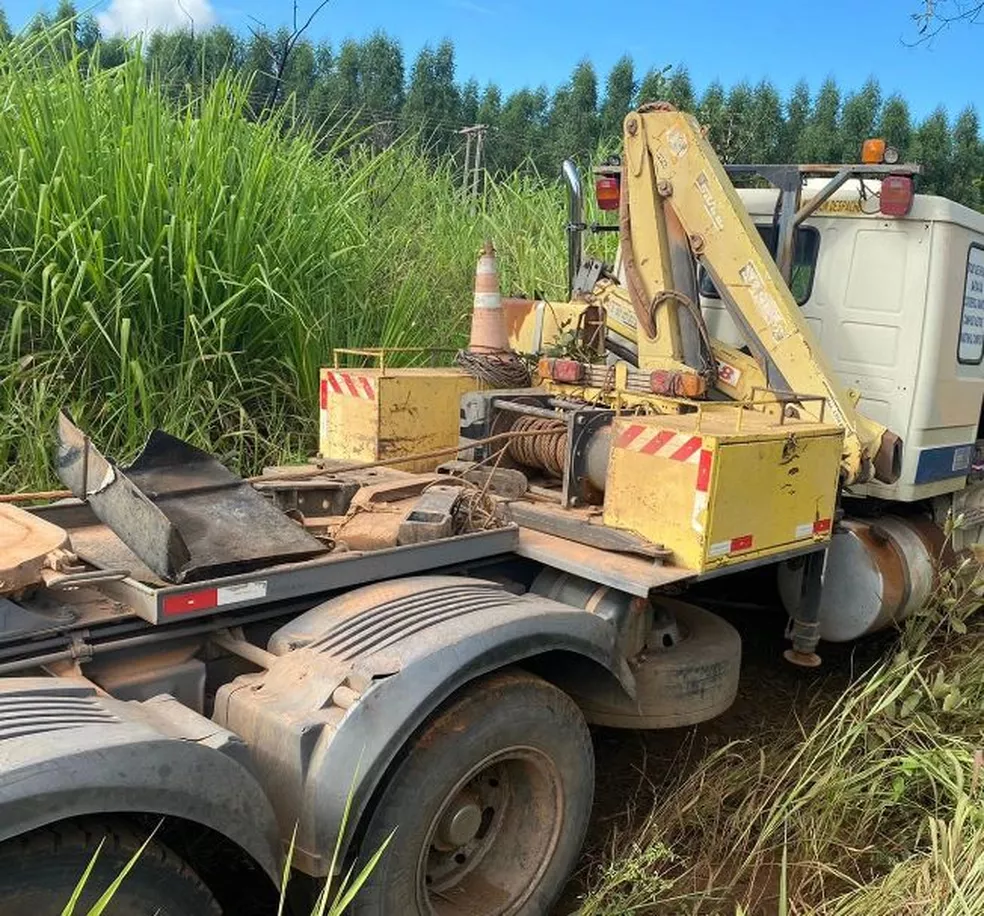 Motorista morre e três pessoas ficam feridas após acidente na MG-420 em Pompéu – Foto: Divulgação/PMRv