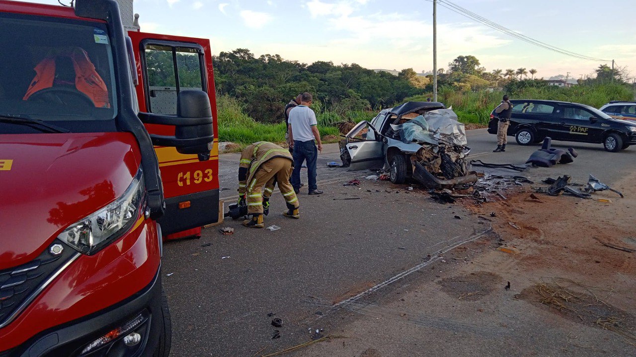 Homem morre após acidente entre carro e caminhonete em Careaçu, no Sul de Minas - Foto: Divulgação/CBMMG