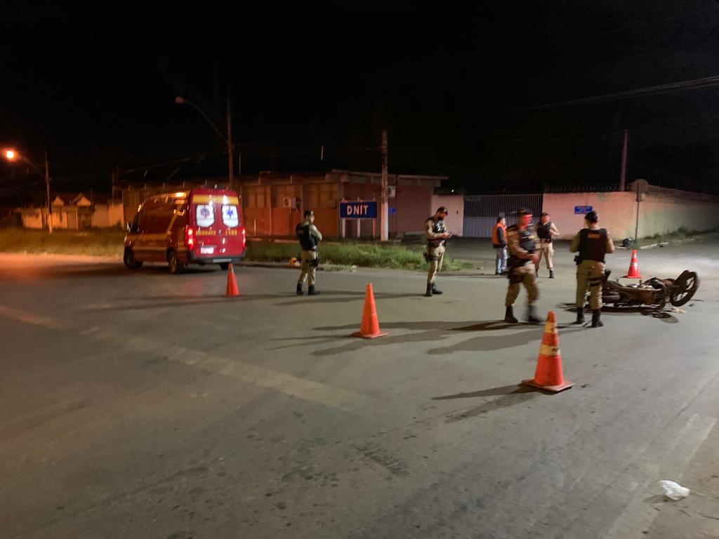 Duas pessoas ficam feridas após acidente entre moto e carro em Patos de Minas 1 Duas ficam feridas após acidente entre moto e carro em Patos de Minas - Foto: Divulgação/CBMMG