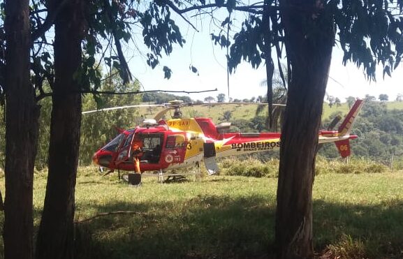 Carro atinge moto e duas pessoas ficam gravemente feridas em Pedro Leopoldo - Foto: Divulgação/CBMMG