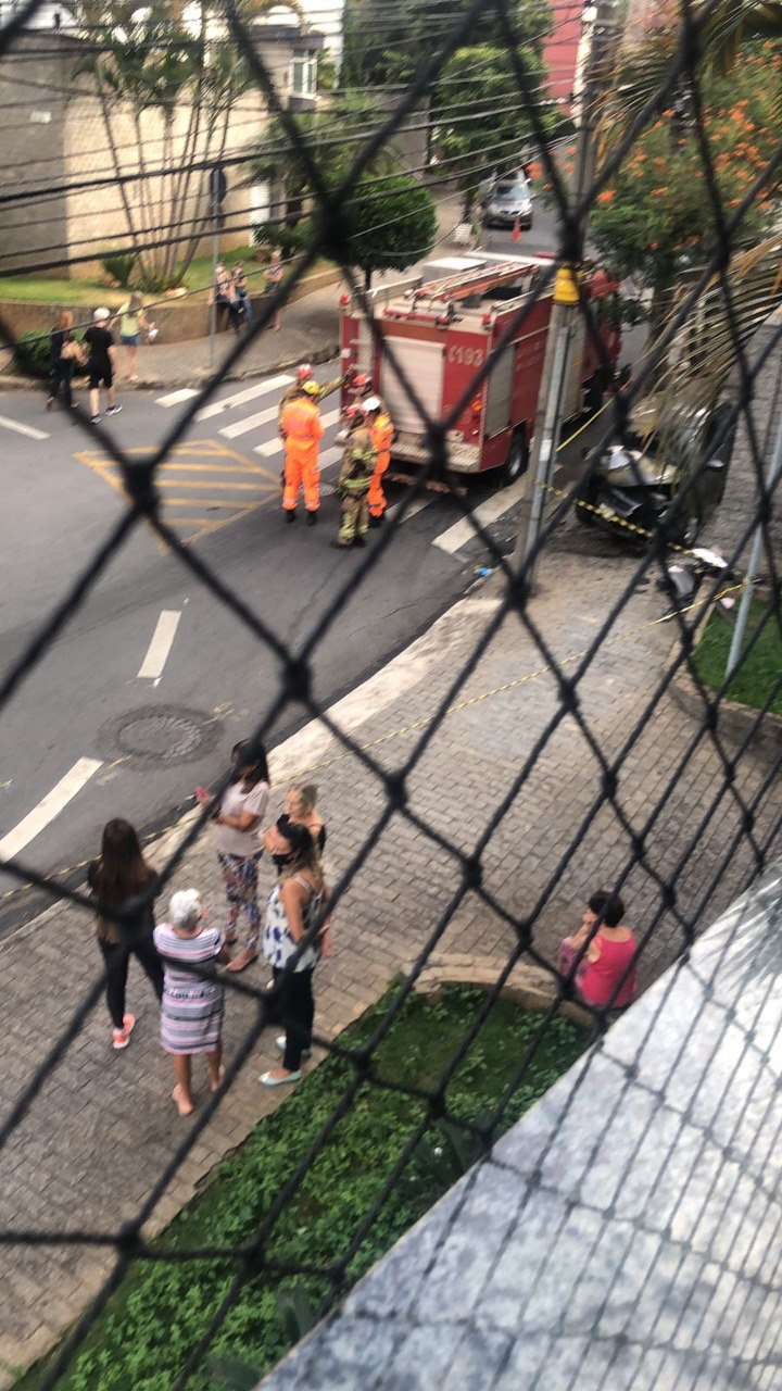 Duas idosas morrem após carro bater em muro no bairro Silveira, em BH - Foto: Reprodução/Redes Sociais