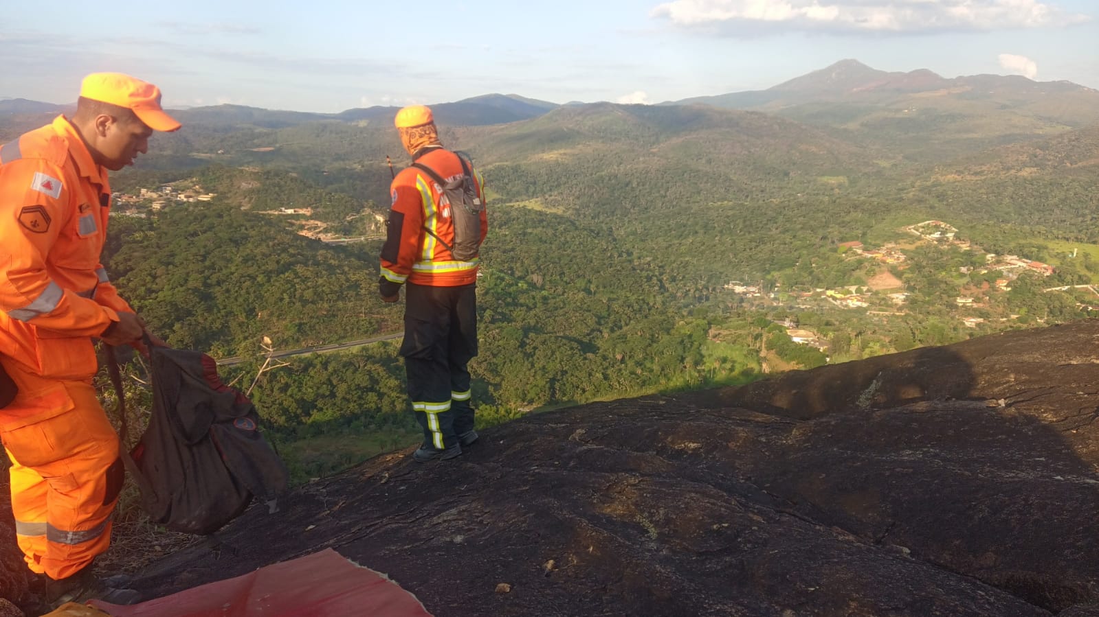 Bombeiros encontram corpo de possível caminhoneiro desaparecido em Sabará - Foto: Divulgação/CBMMG