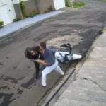 Mulher luta com homem e impede roubo de moto em Passos - Foto: Reprodução