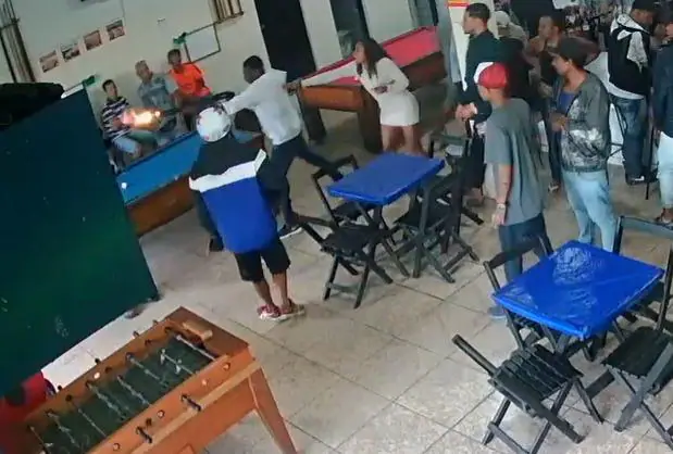 Homem é executado com tiro de escopeta na cabeça dentro bar de Ribeirão das Neves - Foto: Reprodução