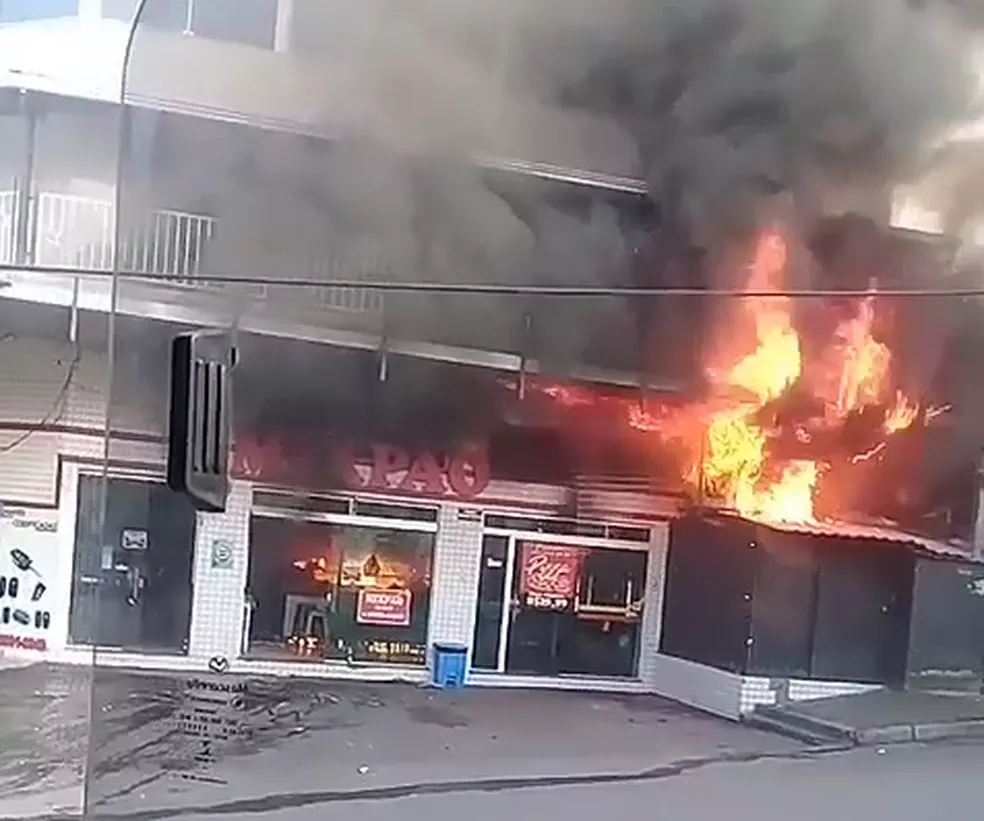 Incêndio destrói padaria Mix Pão no bairro Nazaré, em BH - Foto: Reprodução