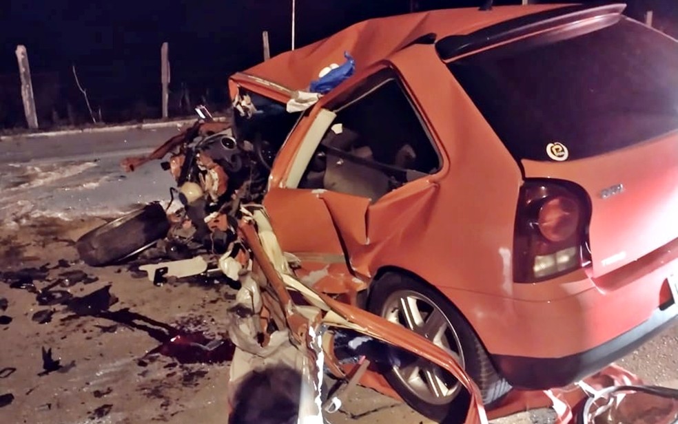 Motorista fica ferido após bater em caminhão na BR-459, em Piranguinho - Foto: Divulgação/PMR