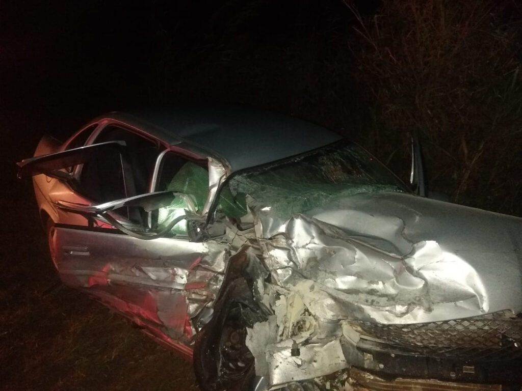 Passageira morre após colisão entre dois carros na BR-352, em Carmo do Paranaíba - Foto: Divulgação/CBMMG