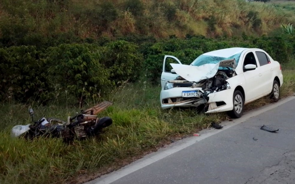 Funcionários de hospital de Juruaia morrem após batida entre moto e carro na BR-146, em Guaxupé - Foto: Divulgação/Corpo de Bombeiros