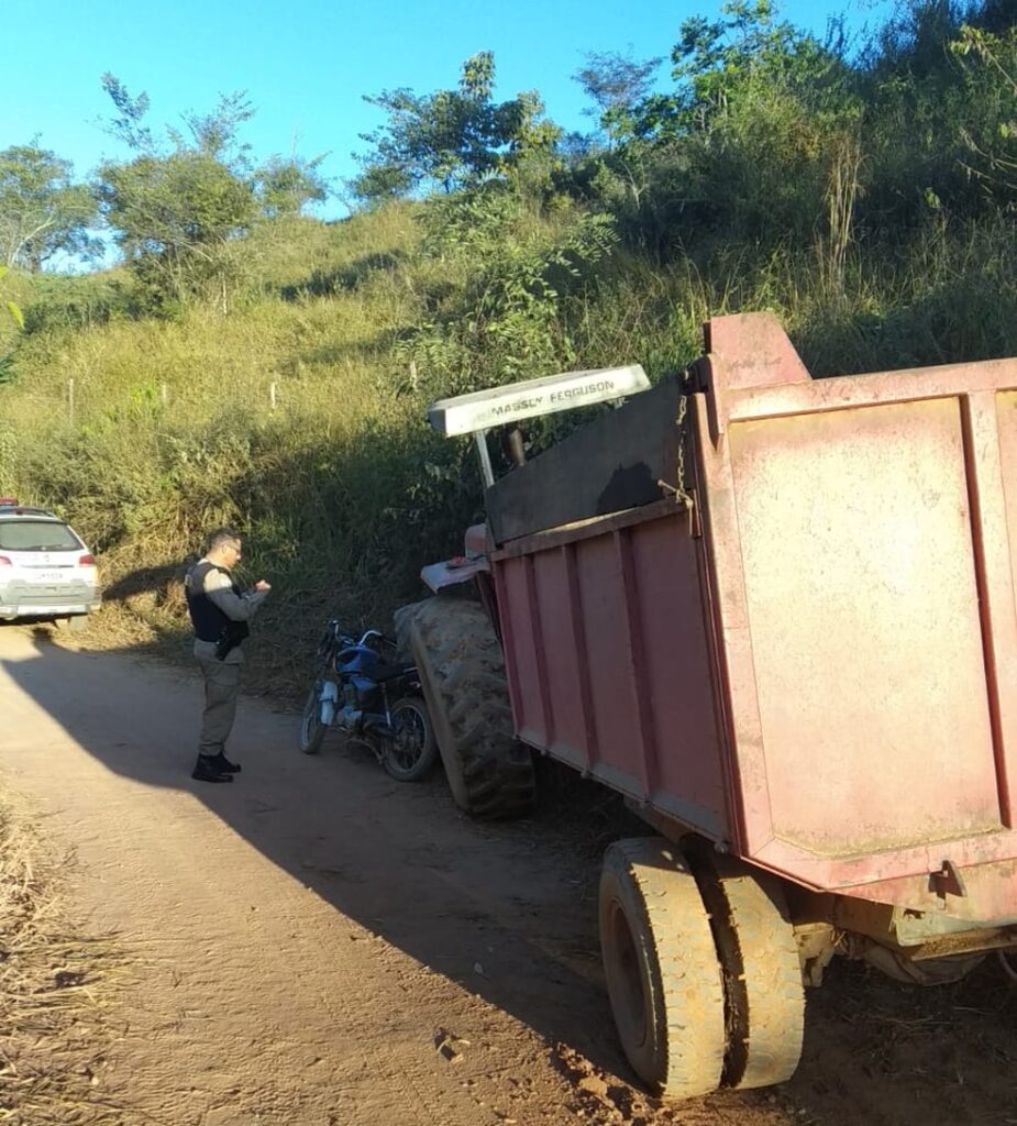 Menino de três anos morre após acidente entre moto e trator em São João Evangelista - Foto: Divulgação/Polícia Militar