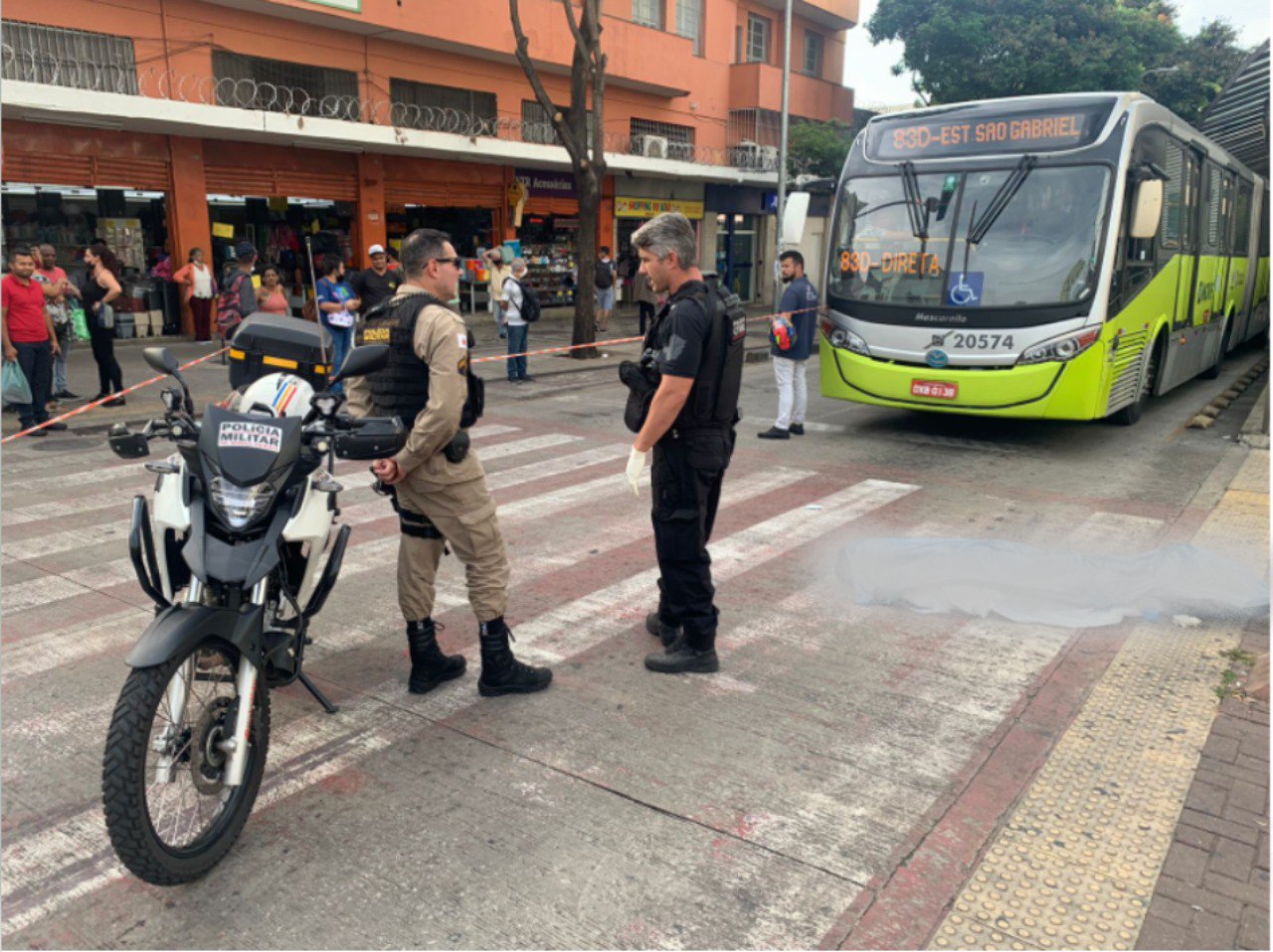 Morador de rua morre atropelado por ônibus do Move na Avenida Paraná, no Centro de BH - Foto: Divulgação/Corpo de Bombeiros