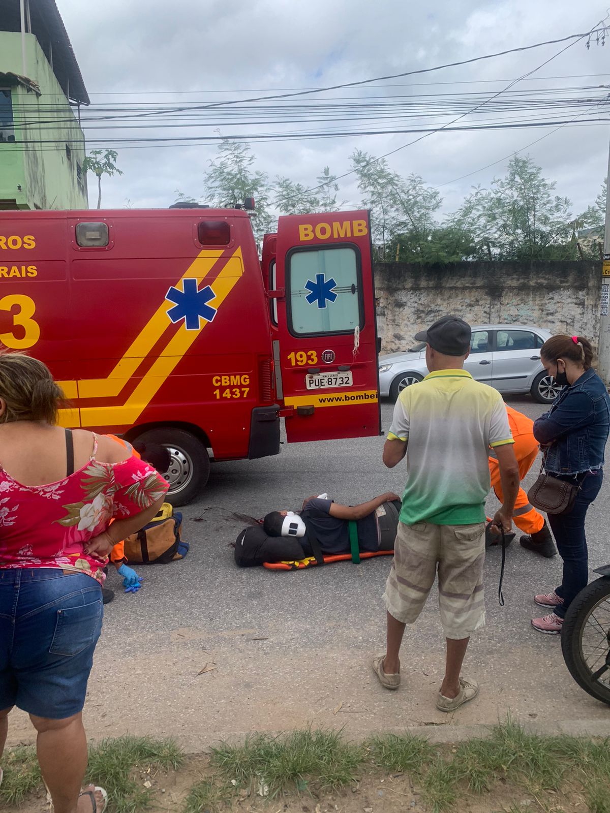 Idoso é atropelado por motocicleta no bairro Tupi, em Belo Horizonte - Foto: Divulgação/CBMMG