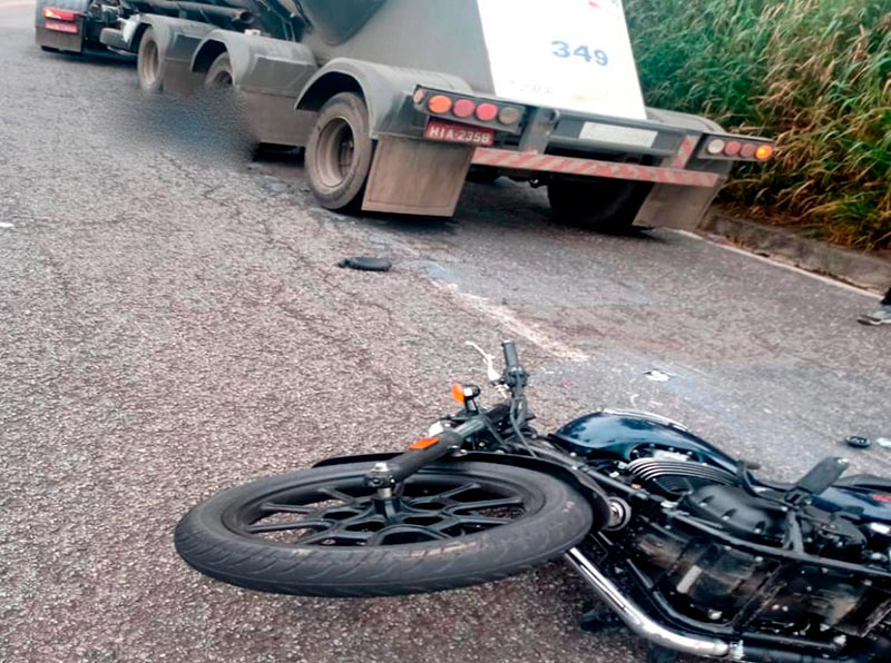 Motociclista morre após acidente com carreta na BR-381, em São Gonçalo do Rio Abaixo - Foto: Reprodução/Redes Sociais