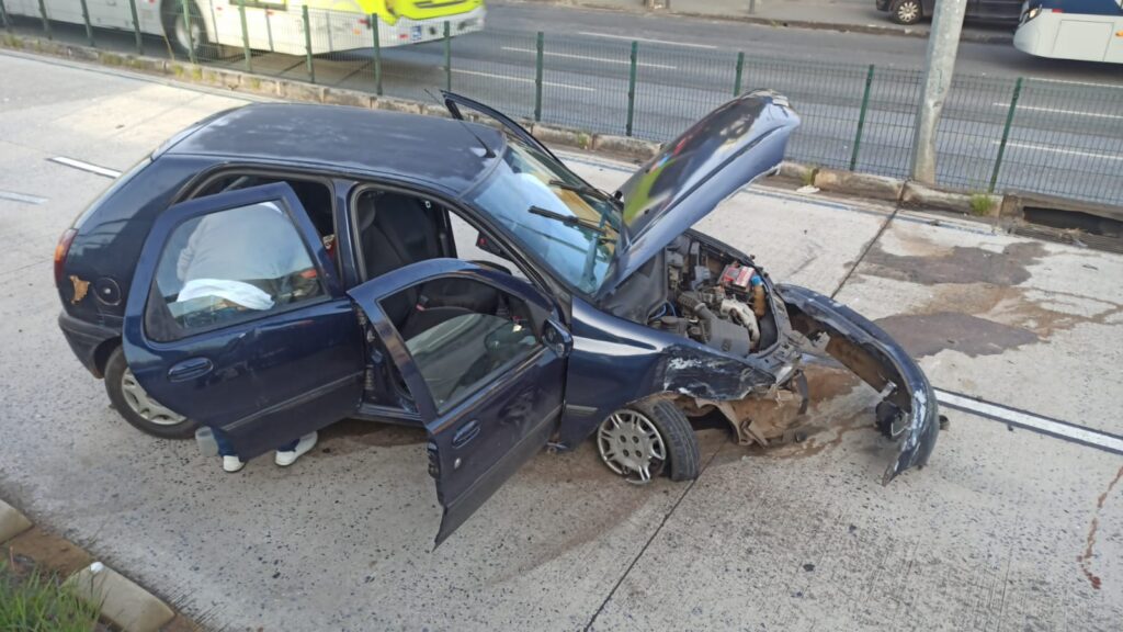 Jovem de 20 anos fica ferido após acidente na Avenida Cristiano Machado, em BH - Foto: Divulgação/CBMMG