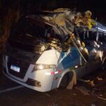 Ônibus e carreta se envolvem em grave acidente na MGC-120, entre Itabira e Nova Era - Foto: Divulgação