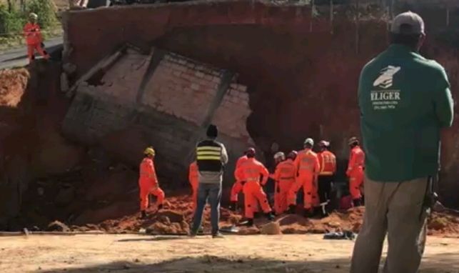 Trabalhador morre após muro desaba no bairro Guanabara, em Betim - Foto: Reprodução/Redes Sociais