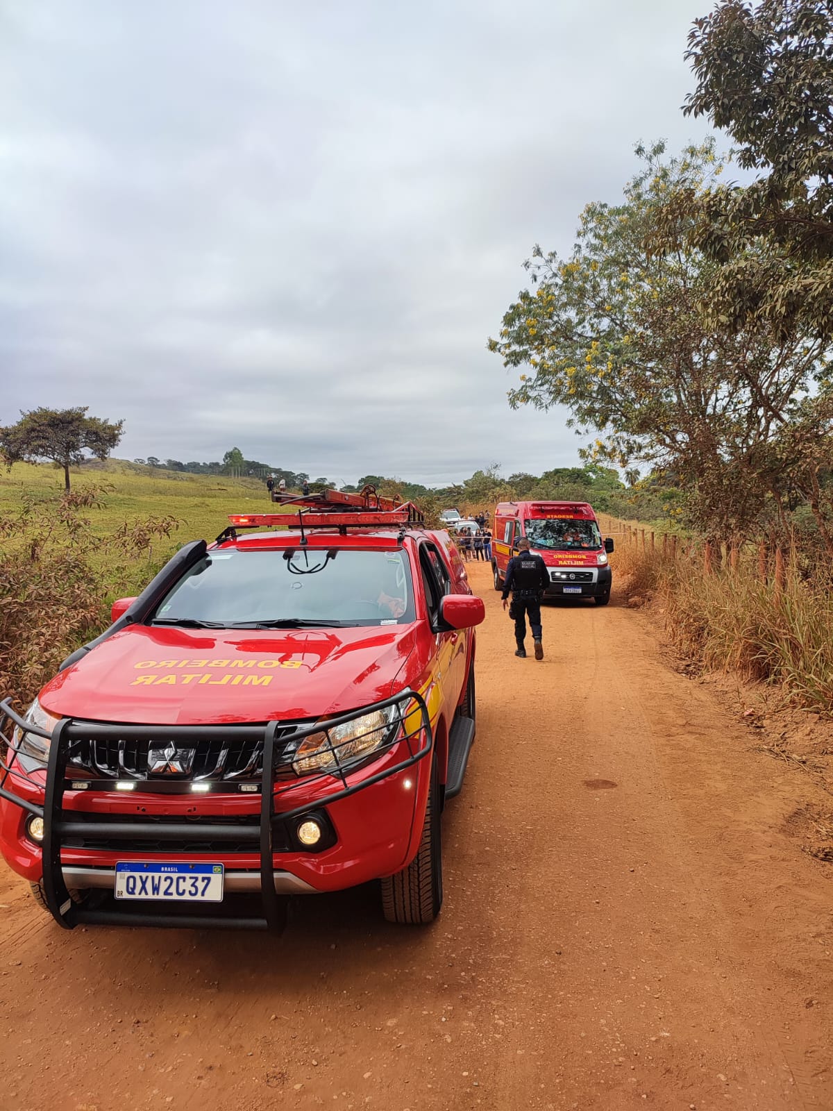 Quatro pessoas morrem após carro cair dentro de lagoa na MG-010, em Conceição do Mato Dentro - Foto: Divulgação/CBMMG