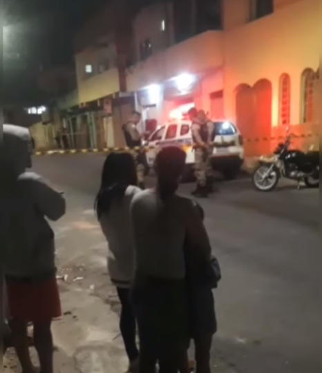 Homem morre e três pessoas ficam feridas após tiroteio em um bar no bairro Novo Aarão Reis, em BH - Foto: Reprodução