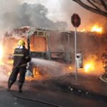Incêndio a ônibus da linha 717, no bairro Campo Alegre - Foto: Divulgação/CBMMG