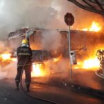 Incêndio a ônibus da linha 717, no bairro Campo Alegre - Foto: Divulgação/CBMMG
