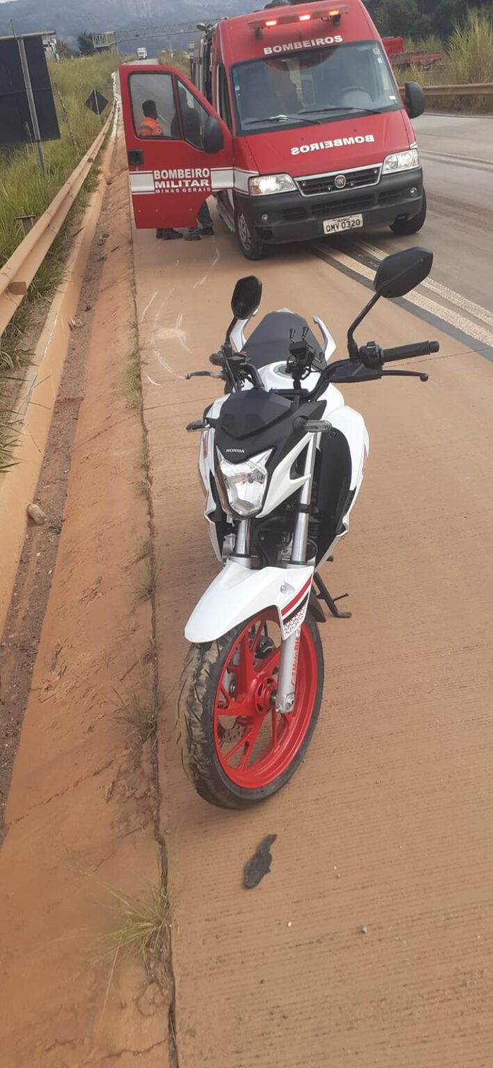 Motociclista e garupa ficam feridas em acidente na BR-381, em Bom Jesus do Amparo - Foto: Divulgação/CBMMG