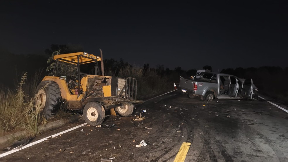 Mãe e filha morrem em grave acidente entre caminhonete e trator na MGC-479, em Arinos - Foto: Divulgação/PMMG