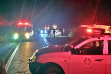 Homem morre e outro fica ferido após dois carros baterem de frente na BR-146, em Guaxupé - Foto: Divulgação/Corpo de Bombeiros