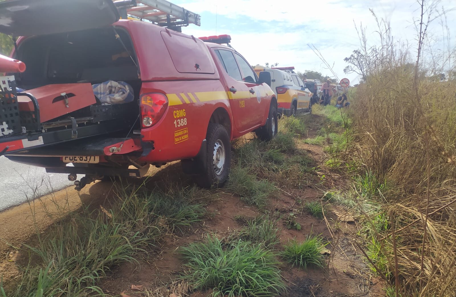 Motorista morre após carro capotar na MG-190, em Patrocínio - Foto: Divulgação/CBMMG