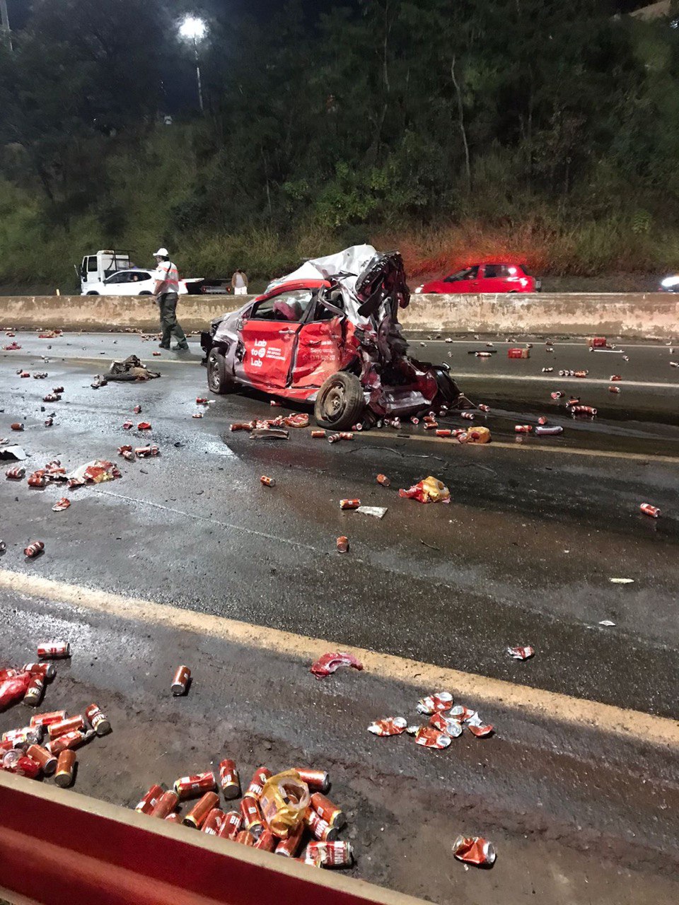 Duas pessoas morrem em grave acidente no Anel Rodoviário, no bairro Betânia, em BH - Foto: Divulgação/CBMMG