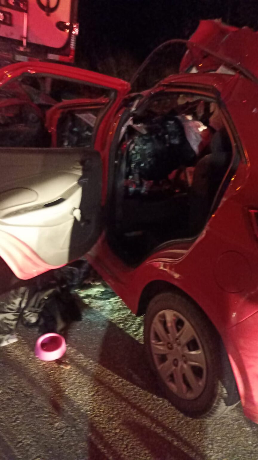 Três pessoas morrem em grave acidente na BR-381, em Carmópolis de Minas Três pessoas morrem em grave acidente na BR-381, em Carmópolis de Minas - Foto: Divulgação/Por Dentro de Minas