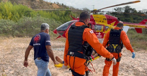 Homem que andava a cavalo fica ferido após ser atropelado no bairro Quintas São José, em Esmeraldas