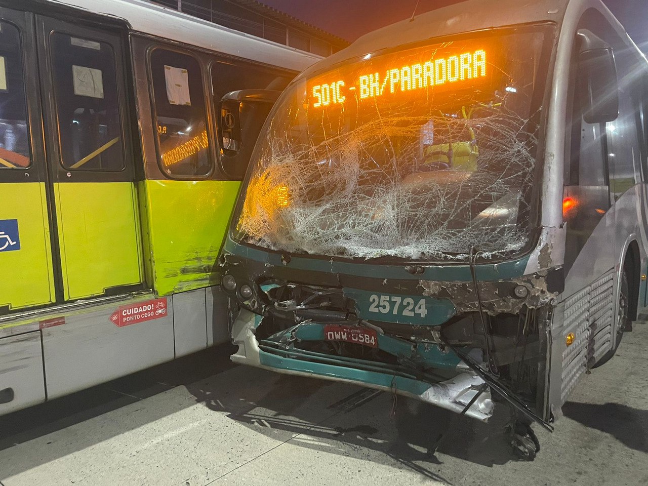 Acidente entre três ônibus do Move deixa 17 feridos na Avenida Dom Pedro I, no bairro Itapoã em BH - Foto: Divulgação/CBMMG