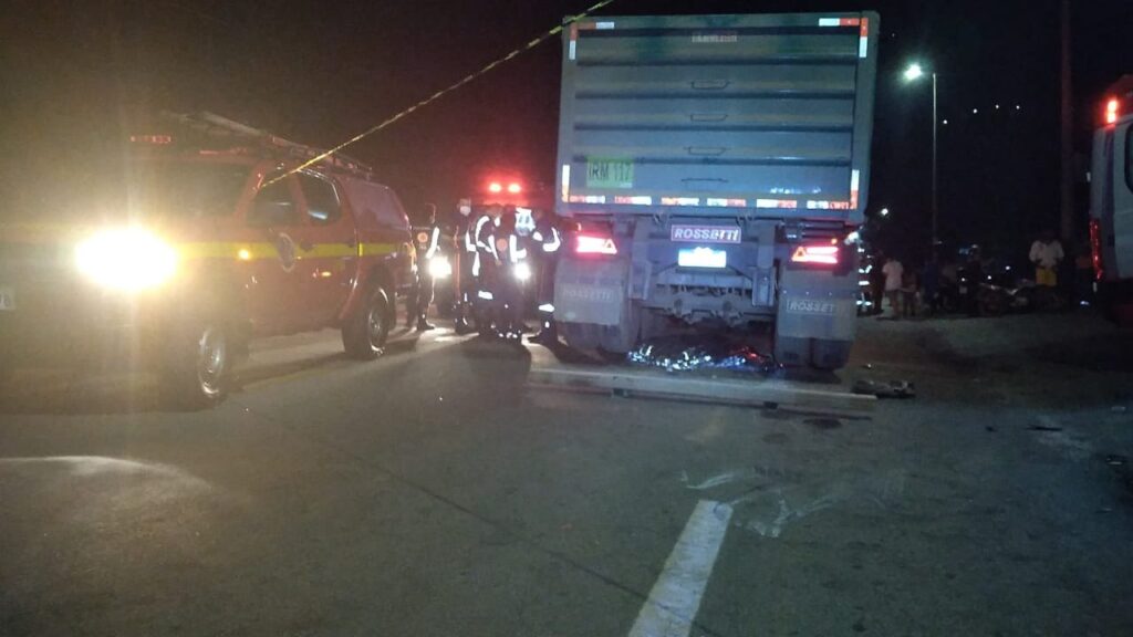 Motociclista morre atropelado por carreta na BR-356, em Ouro Preto - Foto: Divulgação/CBMMG