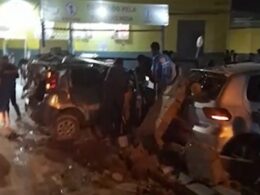 Carreta desgovernada atinge dez veículos e casas no bairro São João Batista, em Santa Luzia - Foto: Reprodução/Redes Sociais
