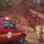 Ônibus com 42 passageiros tomba e deixa quatro gravemente ferido na MGC-259, em Serro - Foto: Divulgação/Corpo de Bombeiros