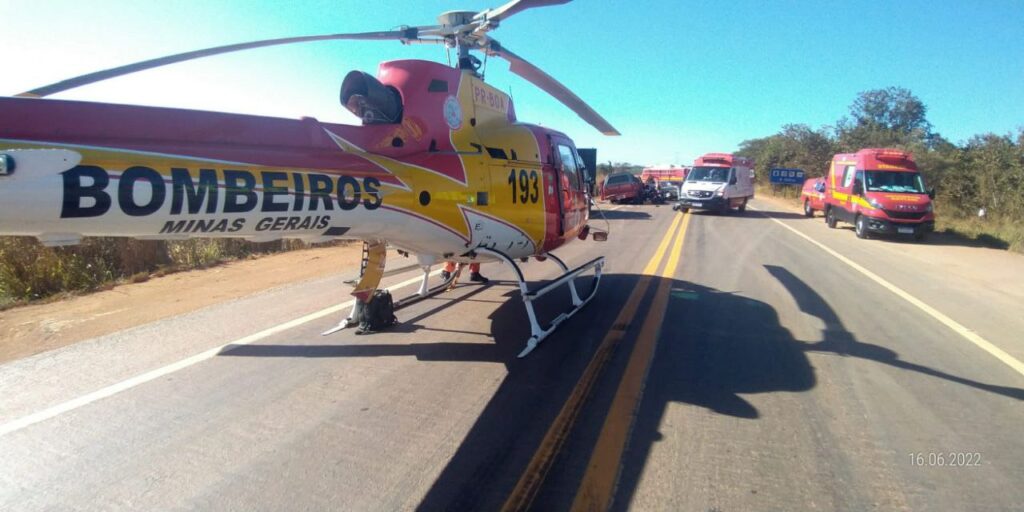 Mãe e filha morrem em grave acidente na BR-135, em Engenheiro Navarro - Foto: Divulgação/Corpo de Bombeiros