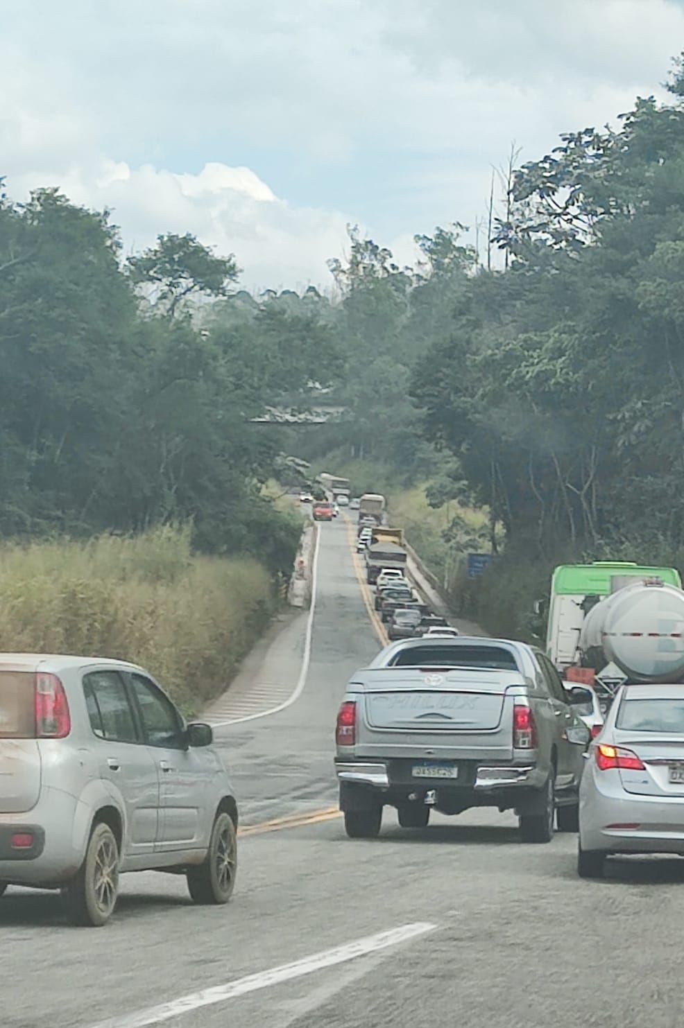 Trânsito lento na altura da Ponte Torna na BR-381 - Foto: Reprodução/Redes Sociais