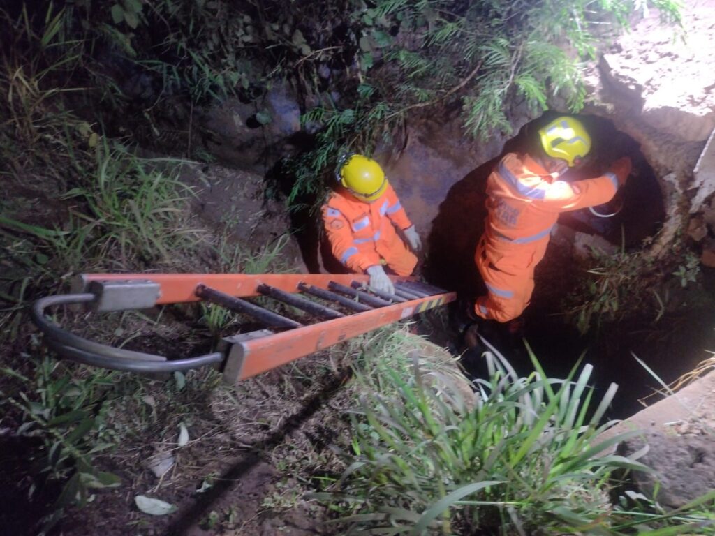 Vigia cai em bueiro sem tampa e morre no bairro Pires, em Congonhas - Foto: Divulgação/Corpo de Bombeiros