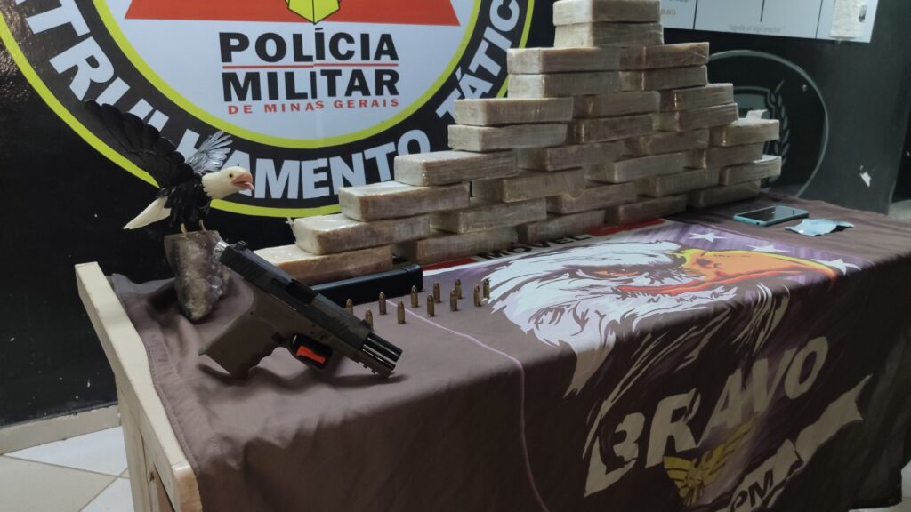 Polícia apreende 30 kg de crack, pistola e munições em Caeté - Foto: Divulgação/PMMG