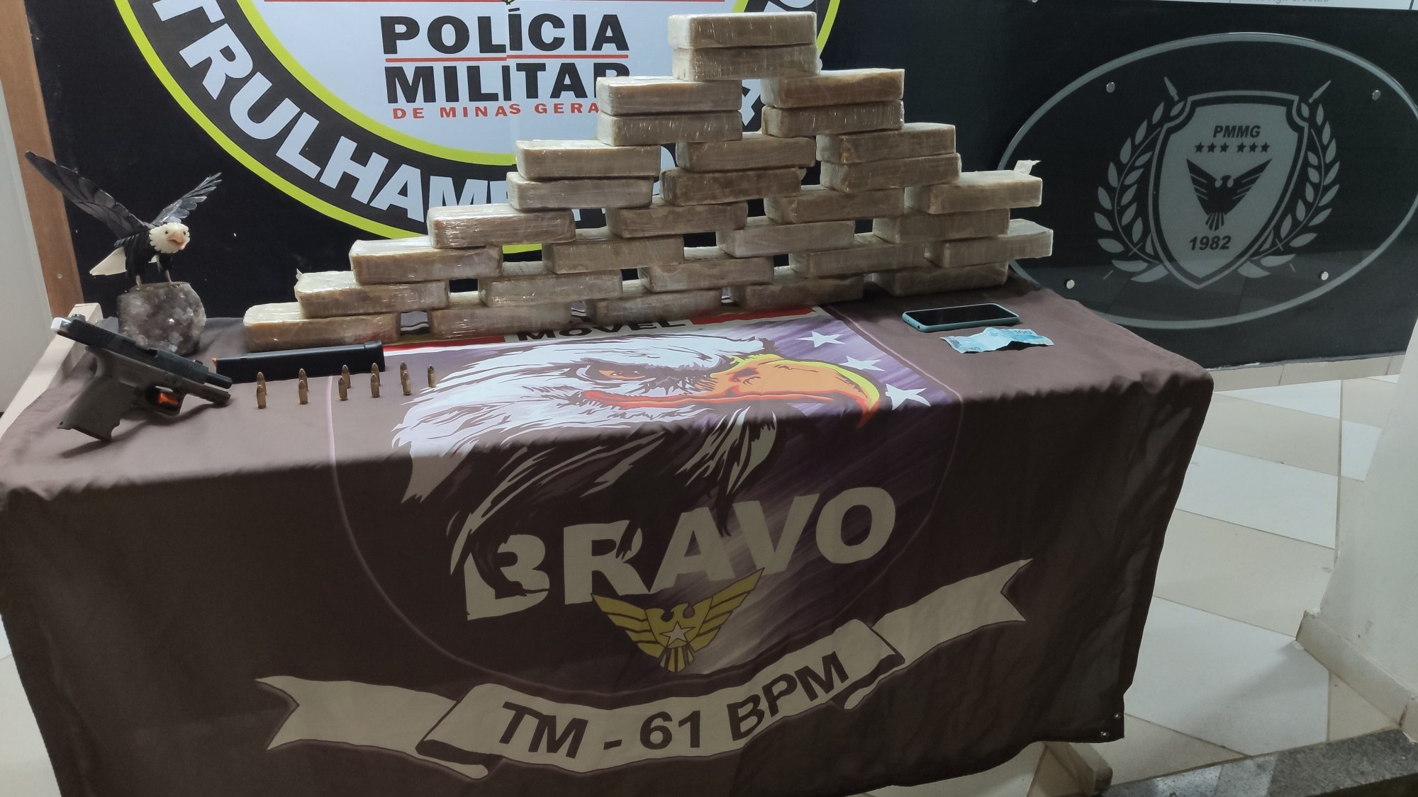 Polícia apreende 30 kg de crack, pistola e munições em Caeté - Foto: Divulgação/PMMG