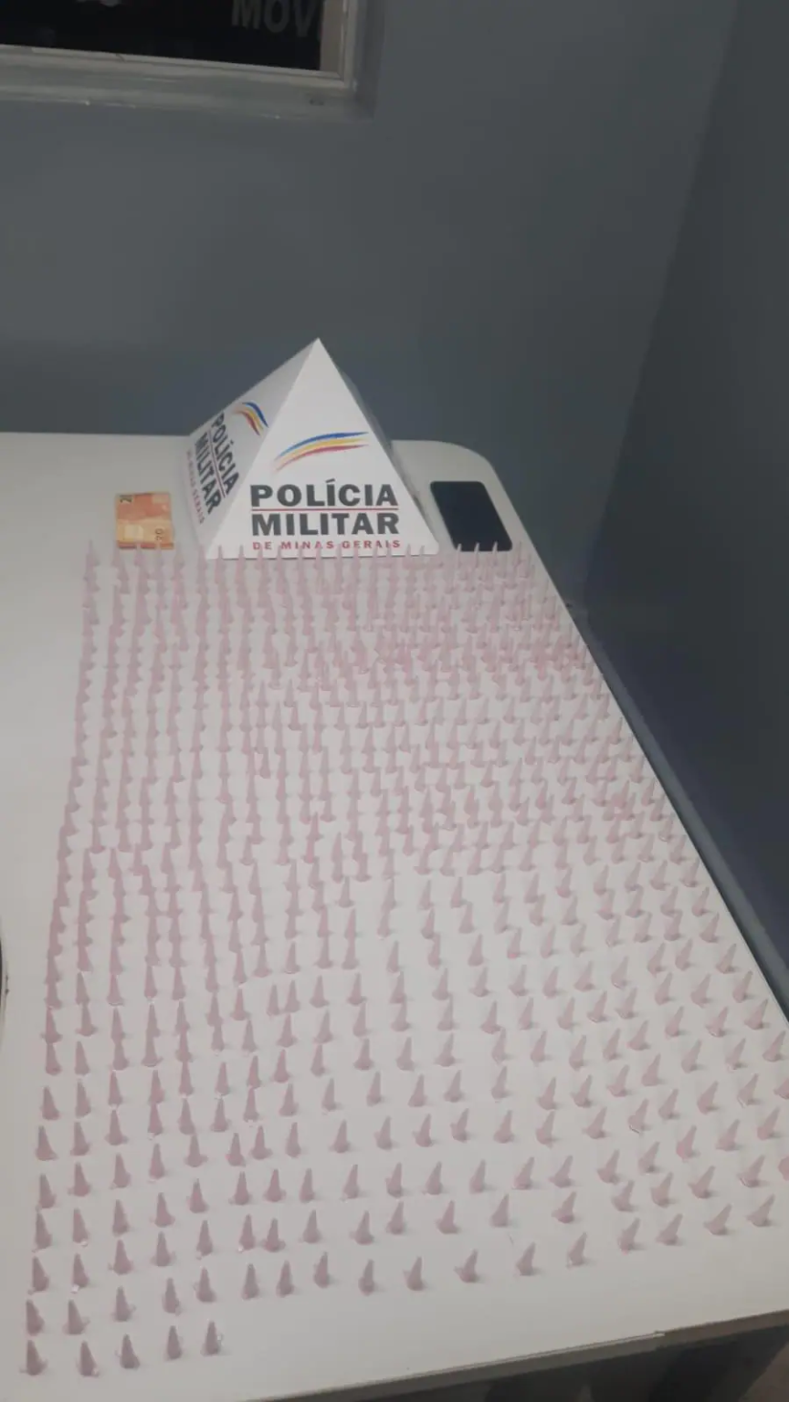 Homem é preso com quase 700 pinos de cocaína na Rodoviária de Belo Horizonte - Foto: Divulgação/PMMG