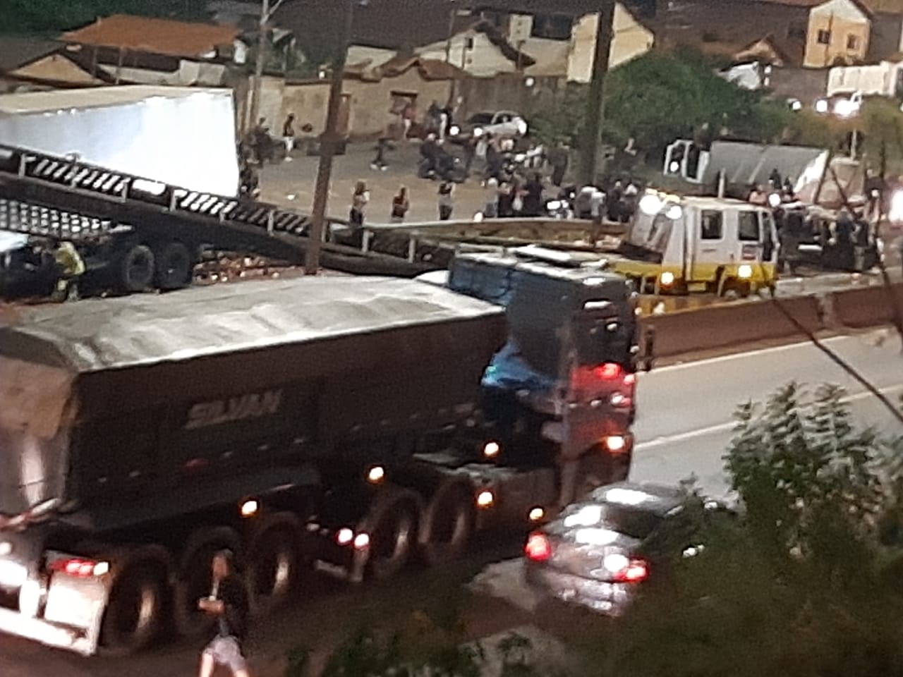 Duas pessoas morrem e seis ficam feridas em grave acidente no Anel Rodoviário, no bairro Betânia, em BH - Foto: Reprodução/Redes Sociais