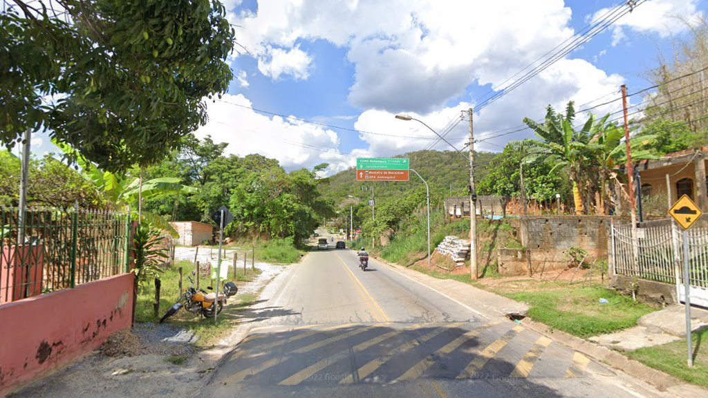 Casal morrem após carro atropelar capivaras na MG-020, em Santa Luzia - Foto: Reprodução/Google Steet View