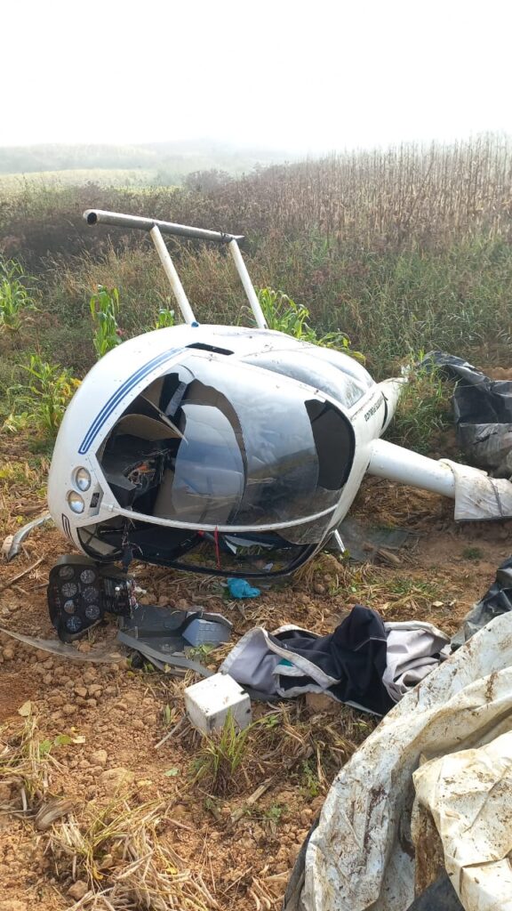 Duas pessoas ficam feridas na queda de helicóptero em Ubá - Foto: Divulgação/CBMMG