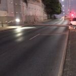 Carro bate em poste e interdita Avenida Dom Pedro I, no bairro São João Batista, em BH - Foto: Divulgação/BHTrans