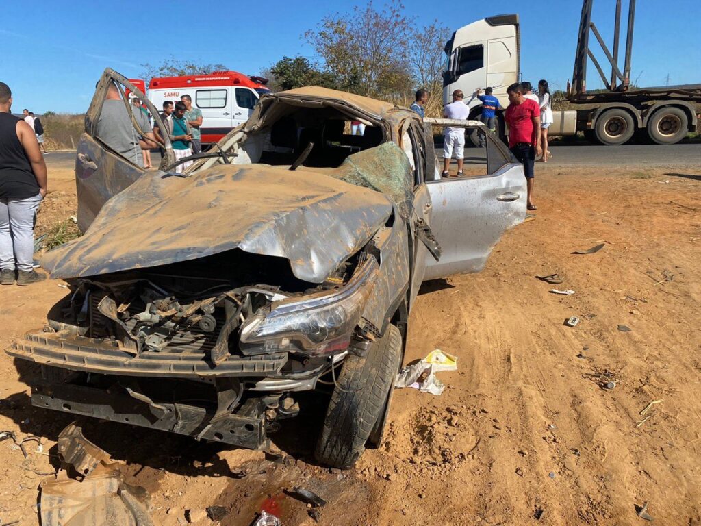 Três pessoas morrem após grave acidente na MGC-342, em Salinas, no Norte de Minas - Foto: Divulgação/CBMMG