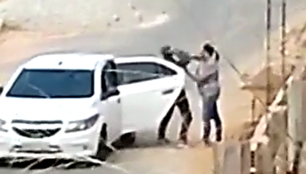 Motorista de aplicativo tem braço quebrado durante assalto de criminosos no bairro Castanheiras, em Santa Luzia - Foto: Reprodução
